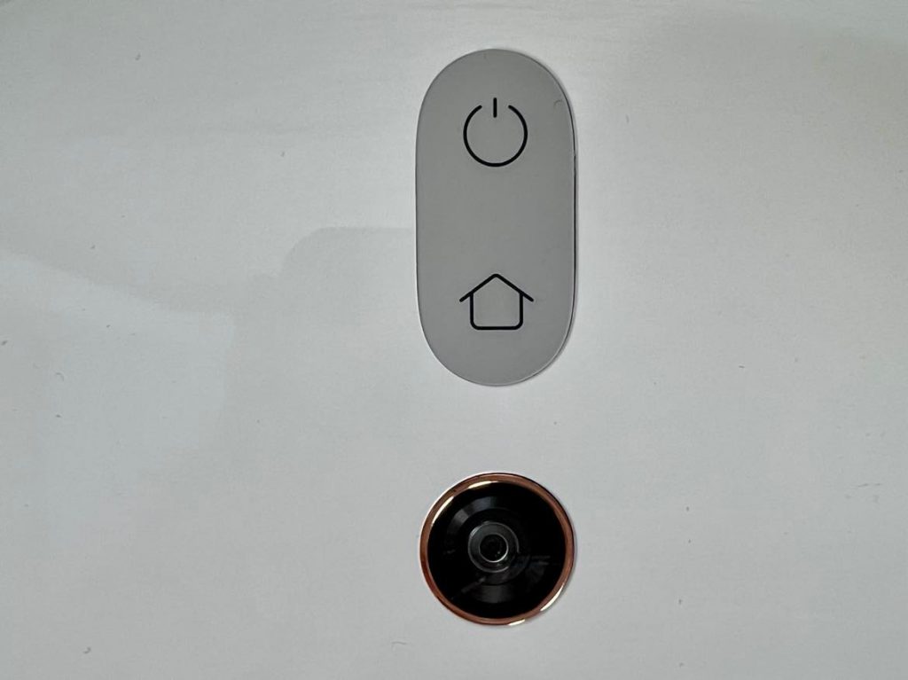 Dwa przyciski i kamera umieszczone na Xiaomi Robot Vacuum-Mop 2c